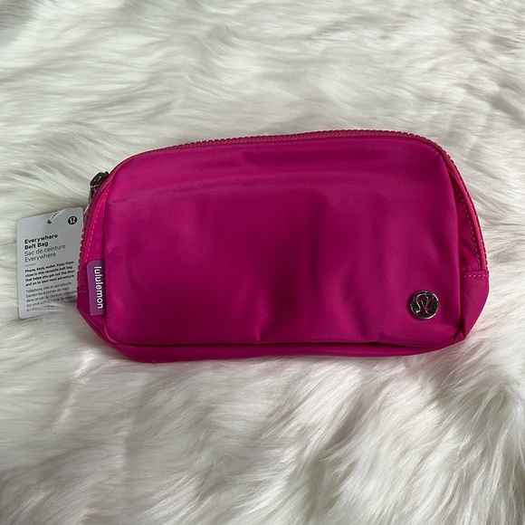 LULULEMON | Everywhere Belt Bag 1L | Sonic Pink - Picture 3 of 12
